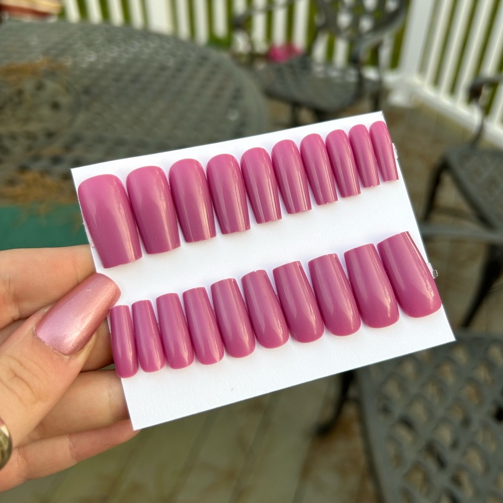 Mauve Press On Nails